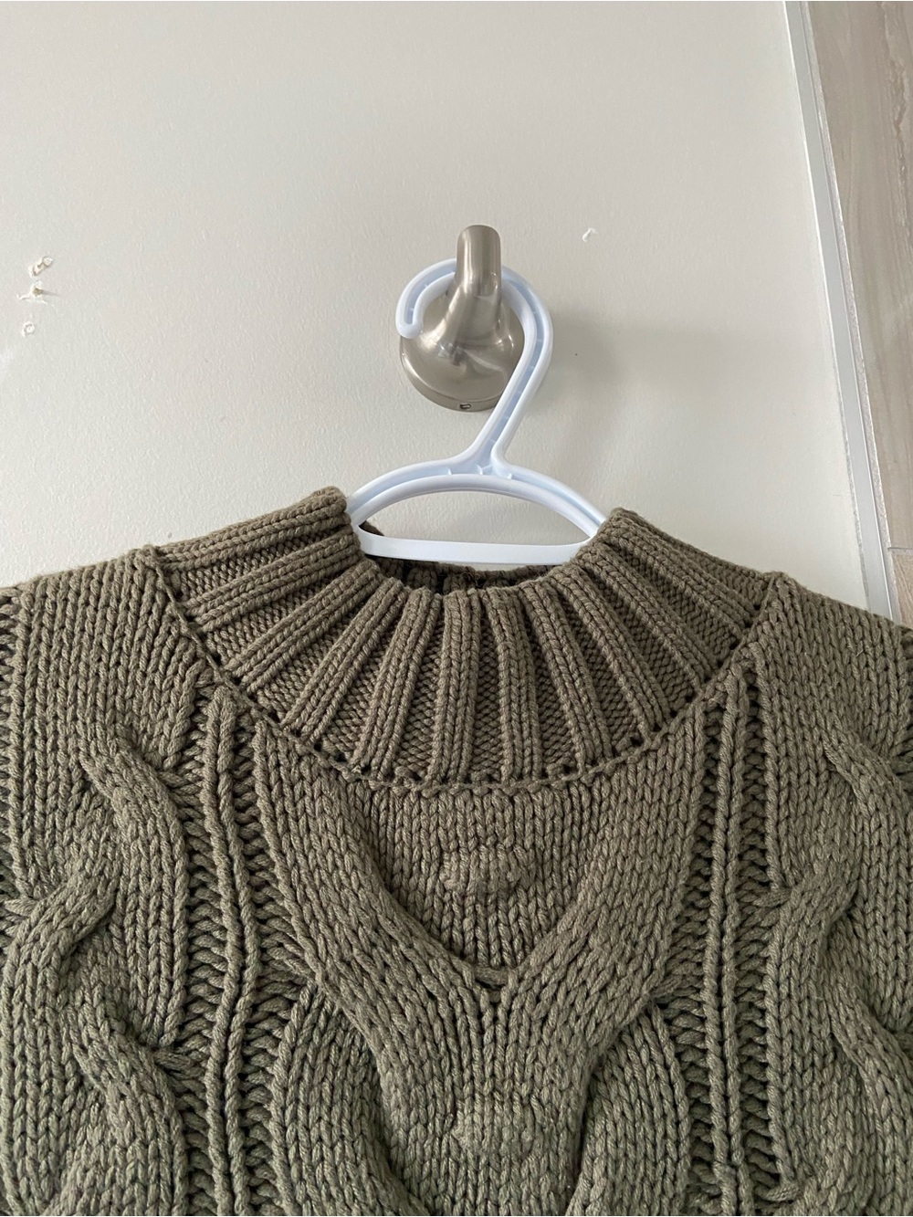 APRICOT Olive Cable Knit Sleeveless Crew Neck Sweater Vest - Picture 4 of 8